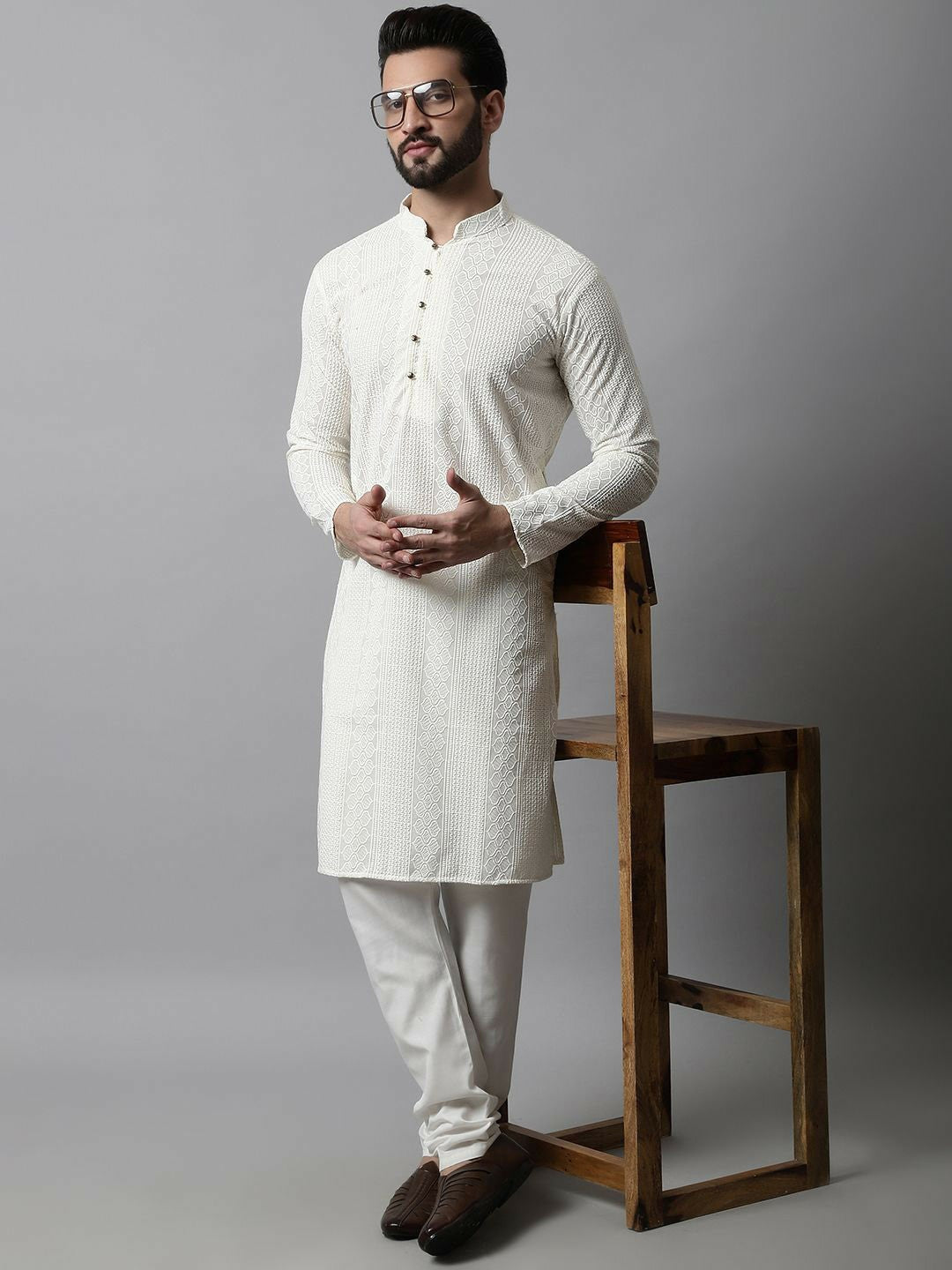 Floral Embroidered Chikankari Cotton Kurta with Pyjamas for Men – Classic Ethnic Set
