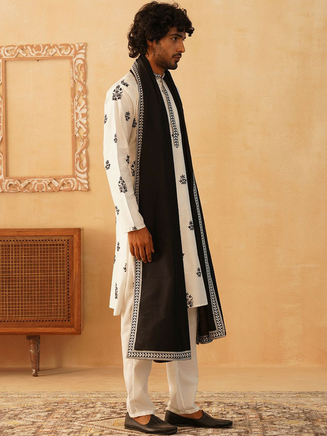 Men’s Floral Embroidered Sequinned Straight Kurta with Trousers & Dupatta – Festive Cotton Ensemble