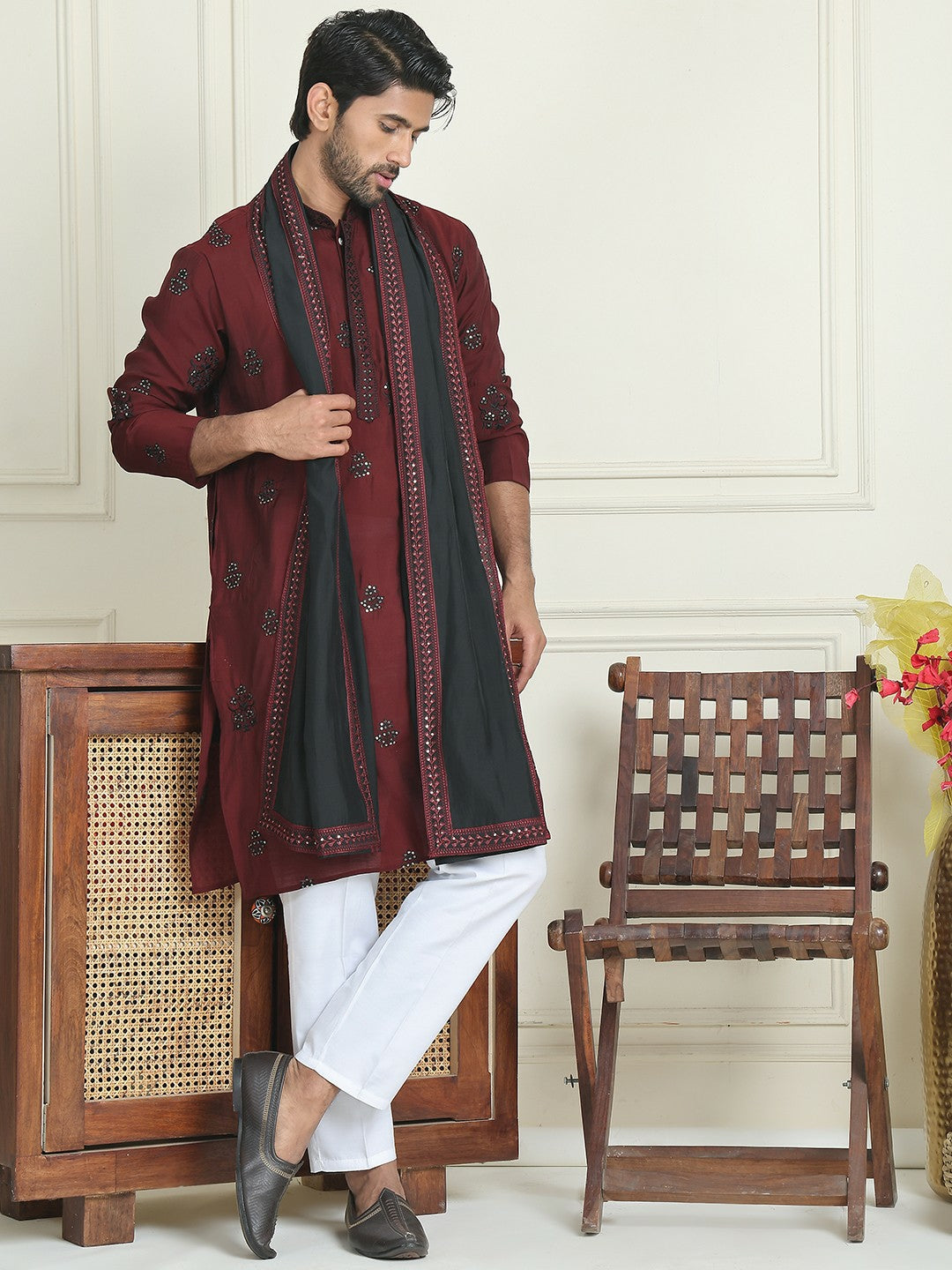 Men’s Floral Embroidered Mandarin Collar Straight Kurta with Pyjamas & Dupatta – Festive Ethnic Ensemble