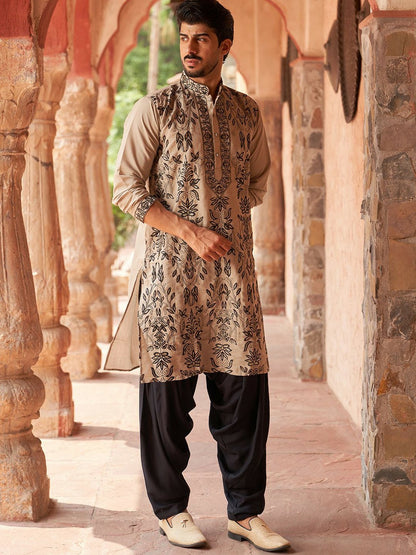 Floral Embroidered Sequinned Mandarin Collar Kurta with Salwar – Elegant Ethnic Ensemble