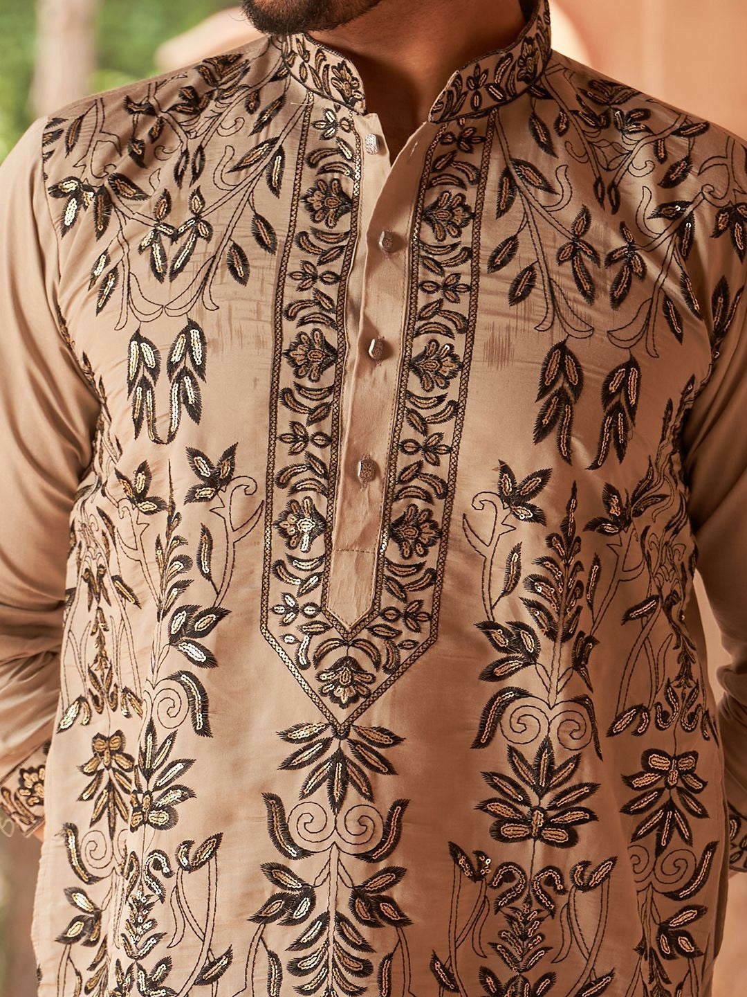 Floral Embroidered Sequinned Mandarin Collar Kurta with Salwar – Elegant Ethnic Ensemble