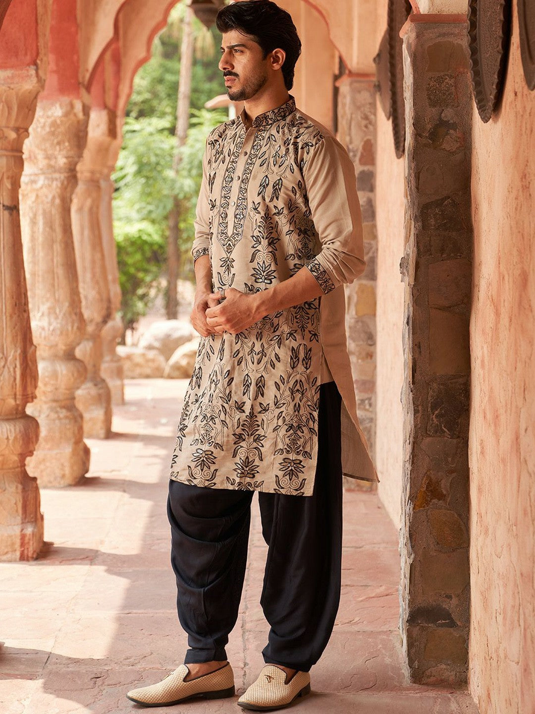 Floral Embroidered Sequinned Mandarin Collar Kurta with Salwar – Elegant Ethnic Ensemble