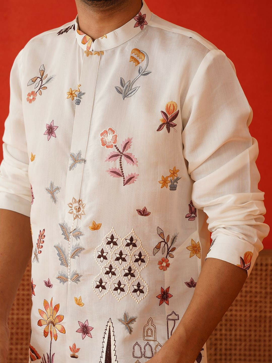 Floral Embroidered Chikankari Kurta with Pyjamas – Timeless Ethnic Ensemble