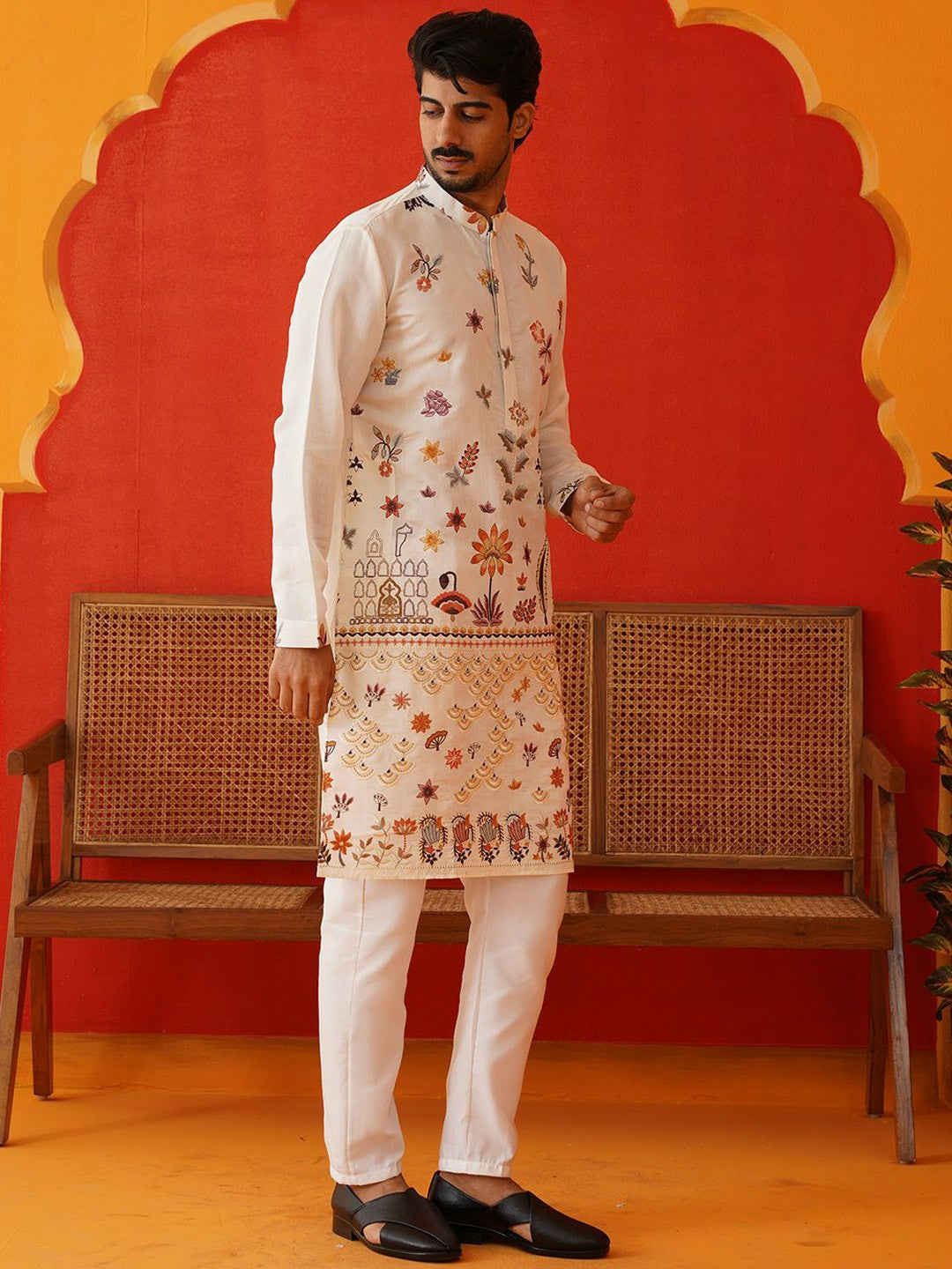Floral Embroidered Chikankari Kurta with Pyjamas – Timeless Ethnic Ensemble