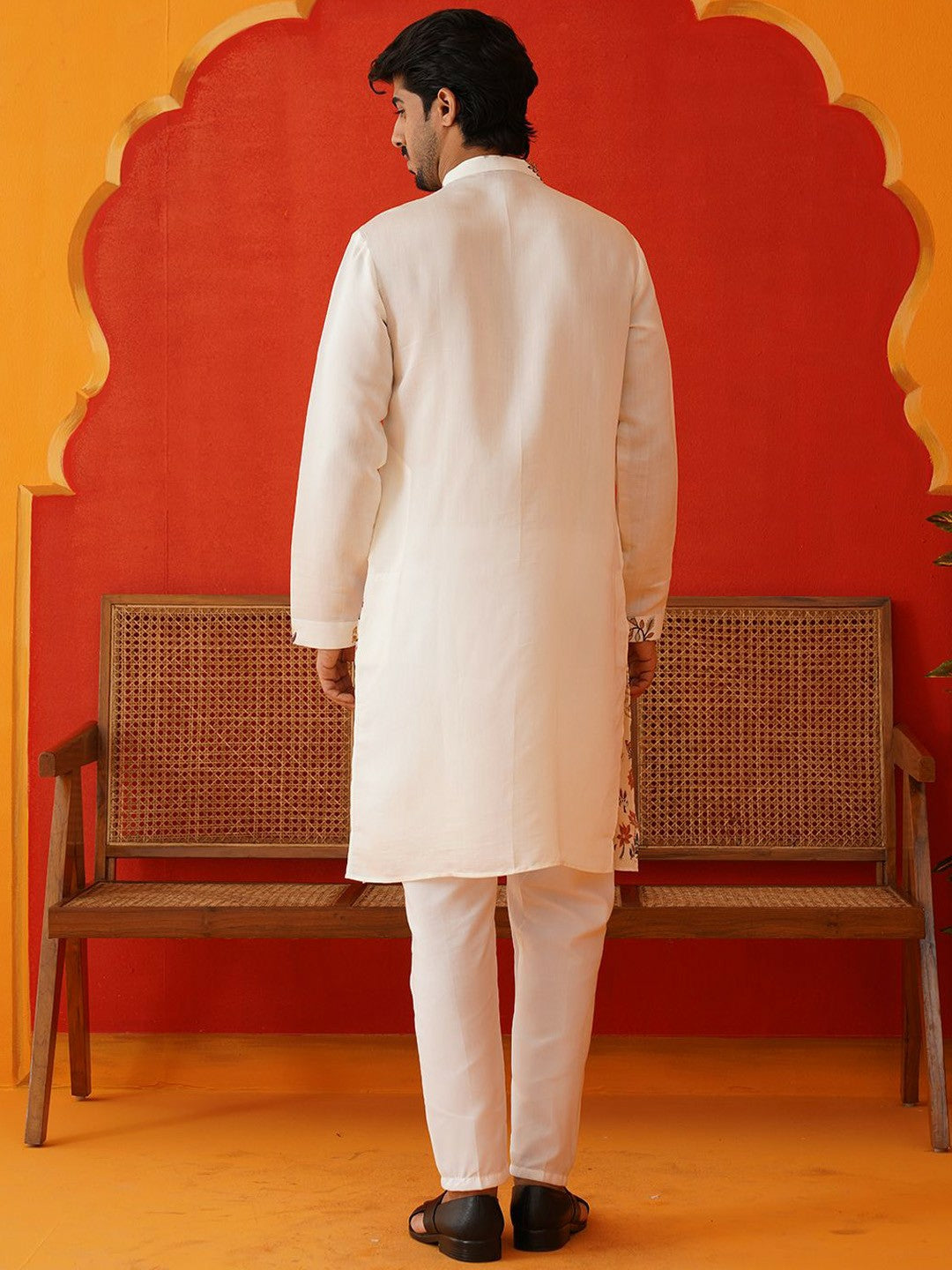 Floral Embroidered Chikankari Kurta with Pyjamas – Timeless Ethnic Ensemble