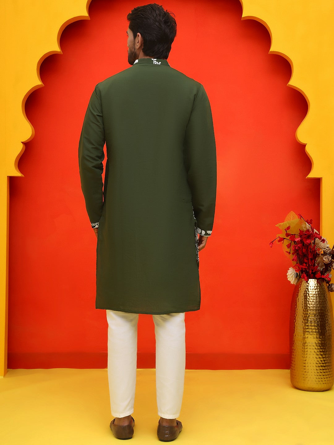 Floral Chikankari Embroidered Kurta with Pyjamas – Elegant Ethnic Set for Men