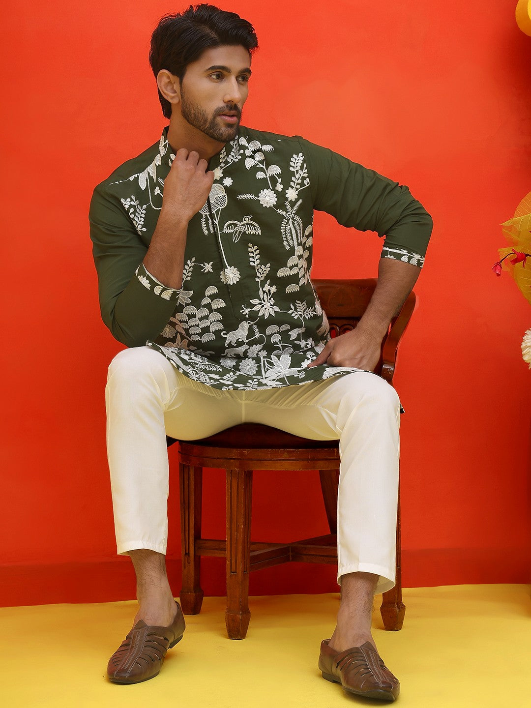 Floral Chikankari Embroidered Kurta with Pyjamas – Elegant Ethnic Set for Men