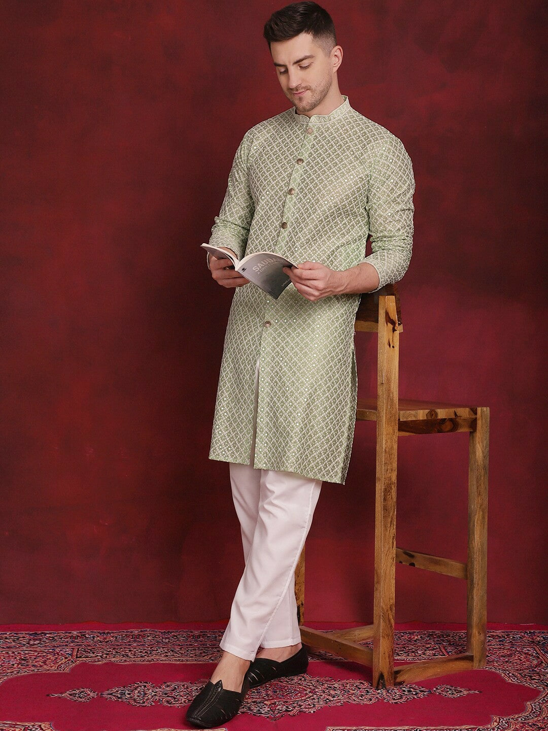 Men’s Embroidered Kurta Set with Sequinned Detailing – Traditional Elegance