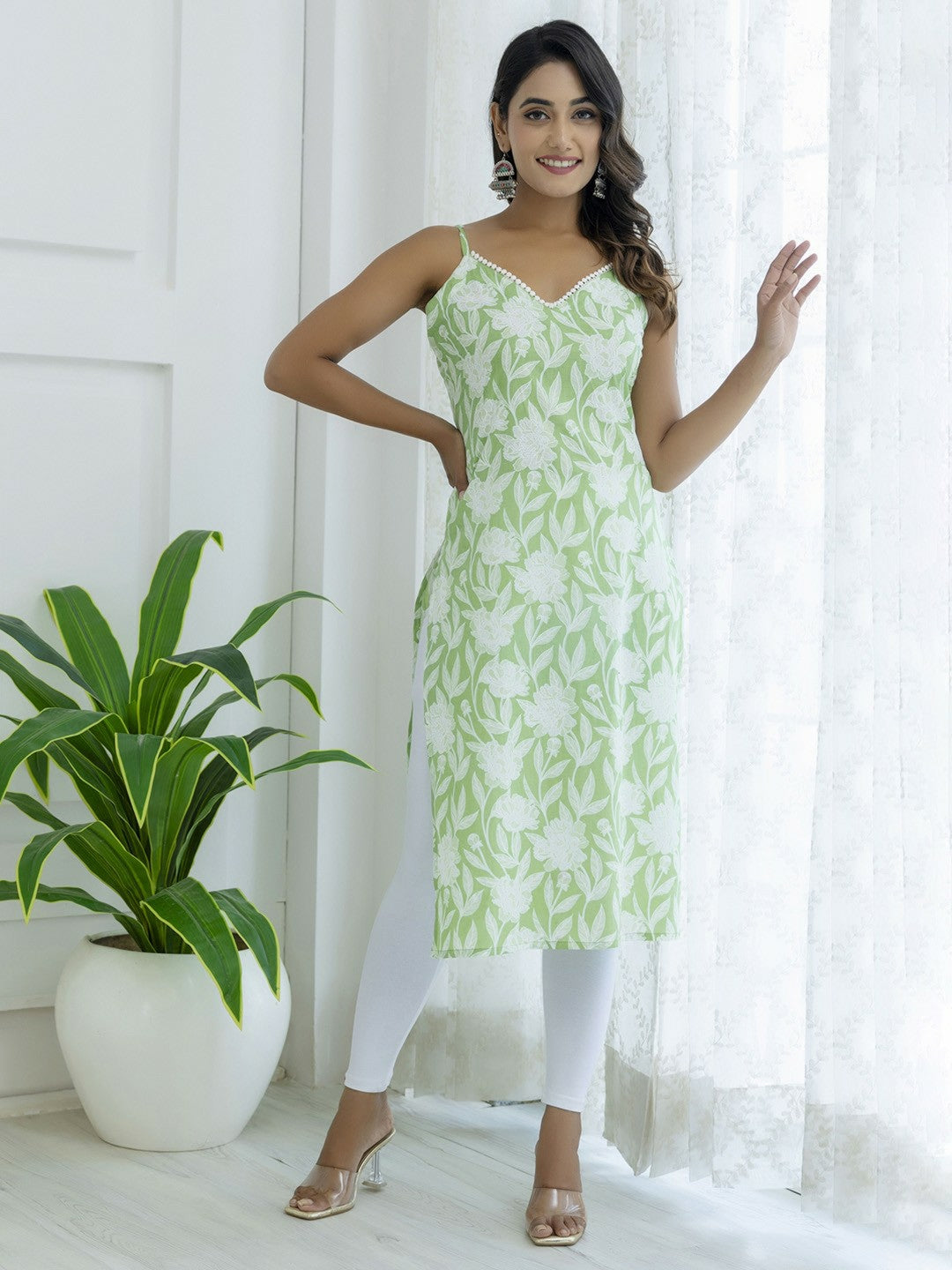 Women Green Floral Printed Sleeveless Cotton Kurta