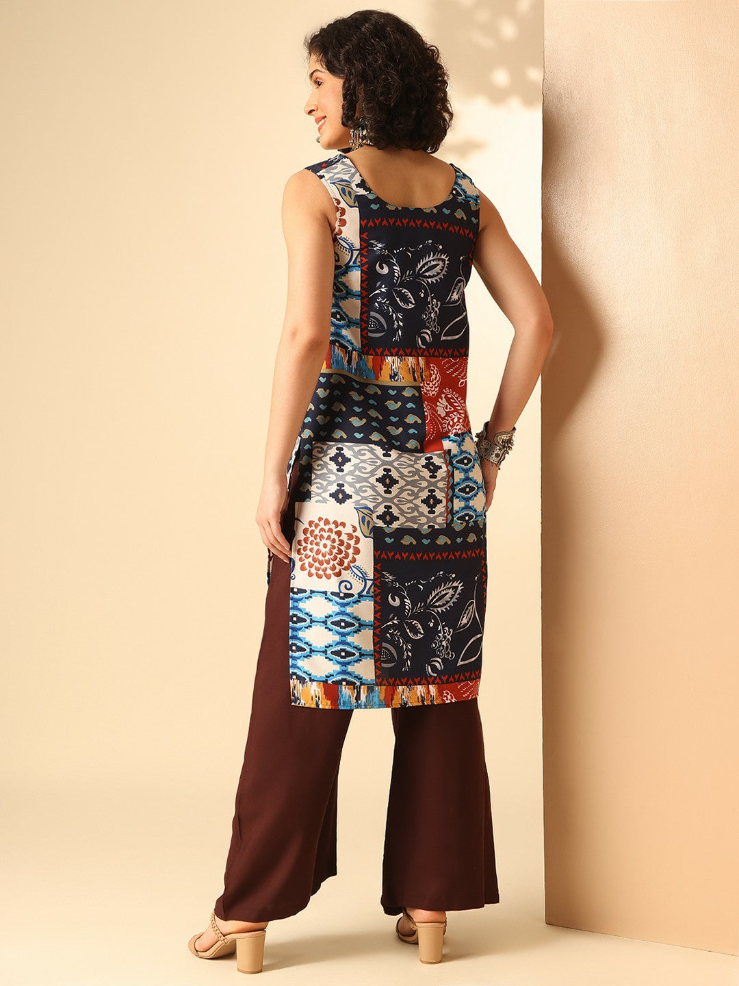 Women Multicoloured Abstract Printed Sleeveless Straight Kurta