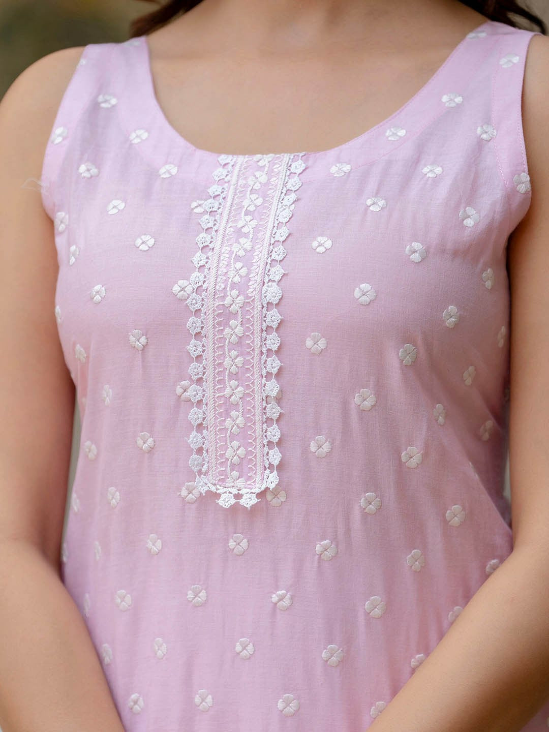 Women Pink Floral Embroidered Thread Work Kurta