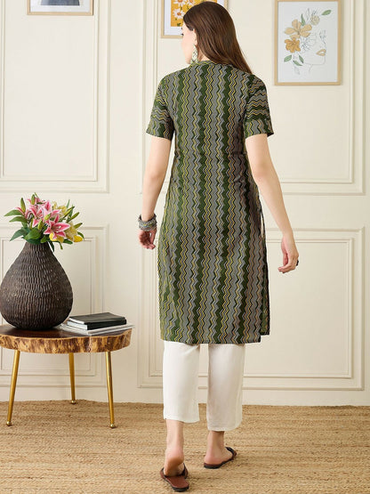 Women Green Geometric Printed Cotton Straight Kurta
