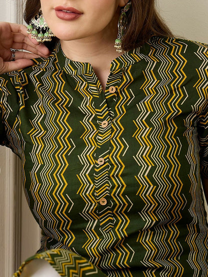 Women Green Geometric Printed Cotton Straight Kurta