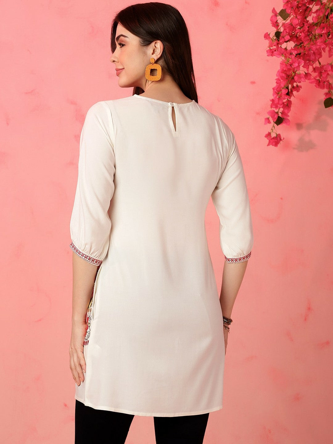 Zari Round Neck Three-Quarter Sleeves White A-Line Kurta
