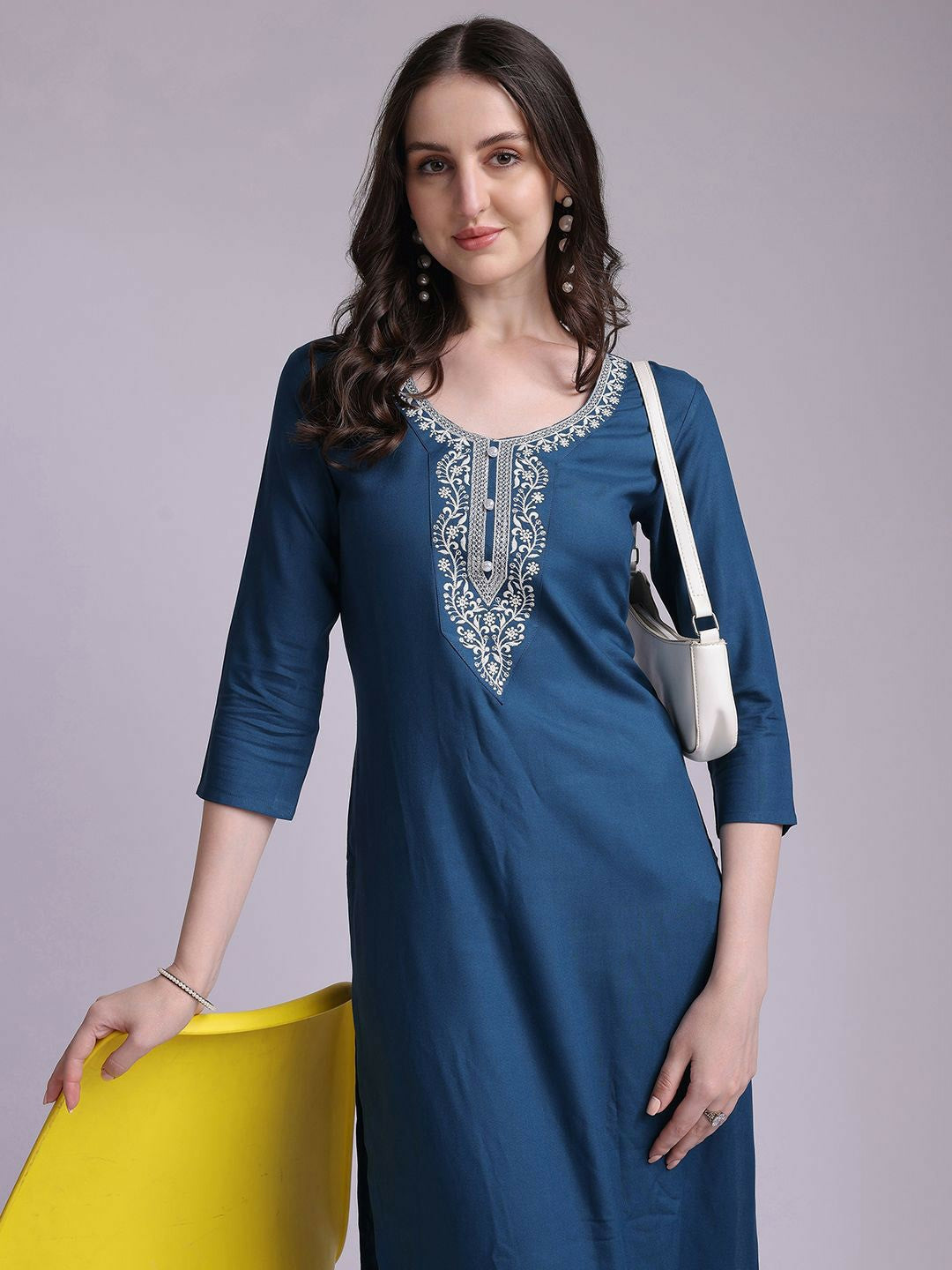 Women Teal & White Embroidered Thread Work Kurta