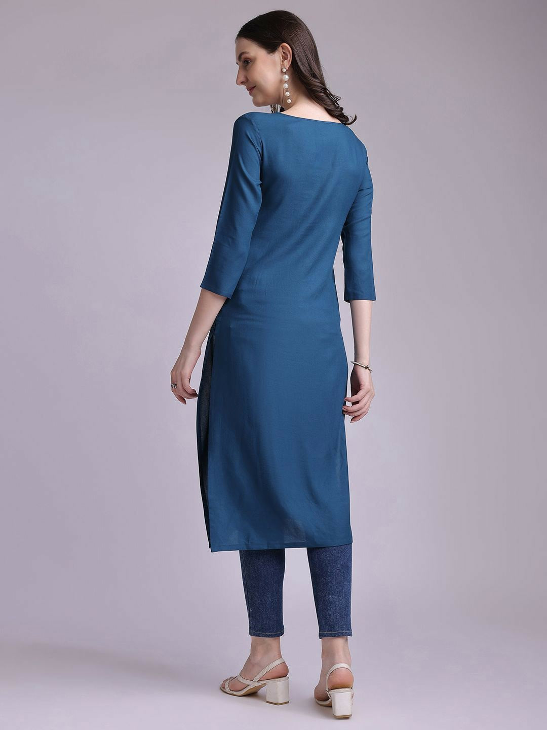 Women Teal & White Embroidered Thread Work Kurta