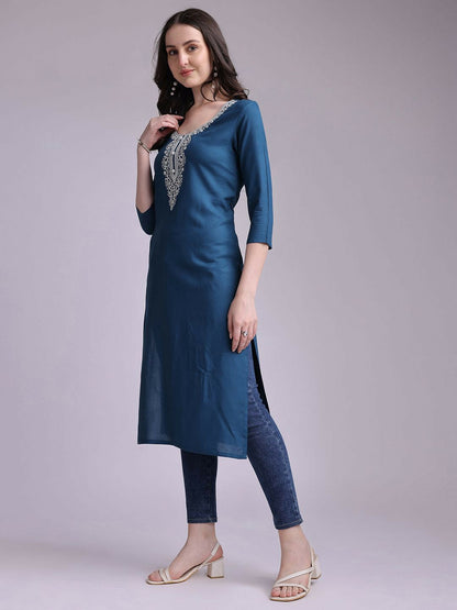 Women Teal & White Embroidered Thread Work Kurta
