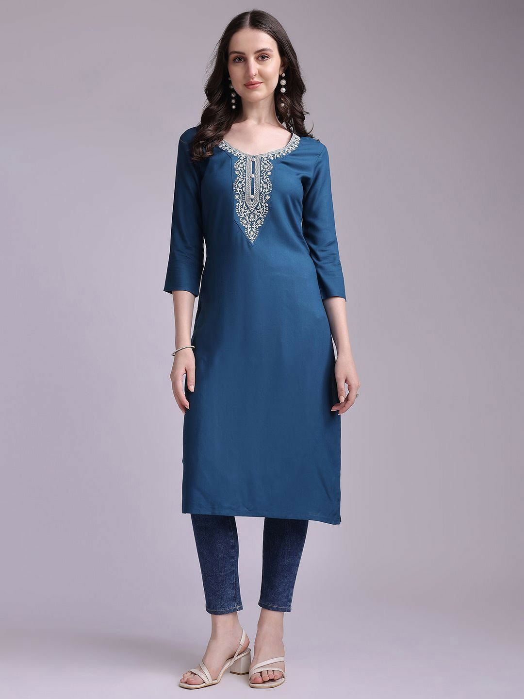 Women Teal & White Embroidered Thread Work Kurta