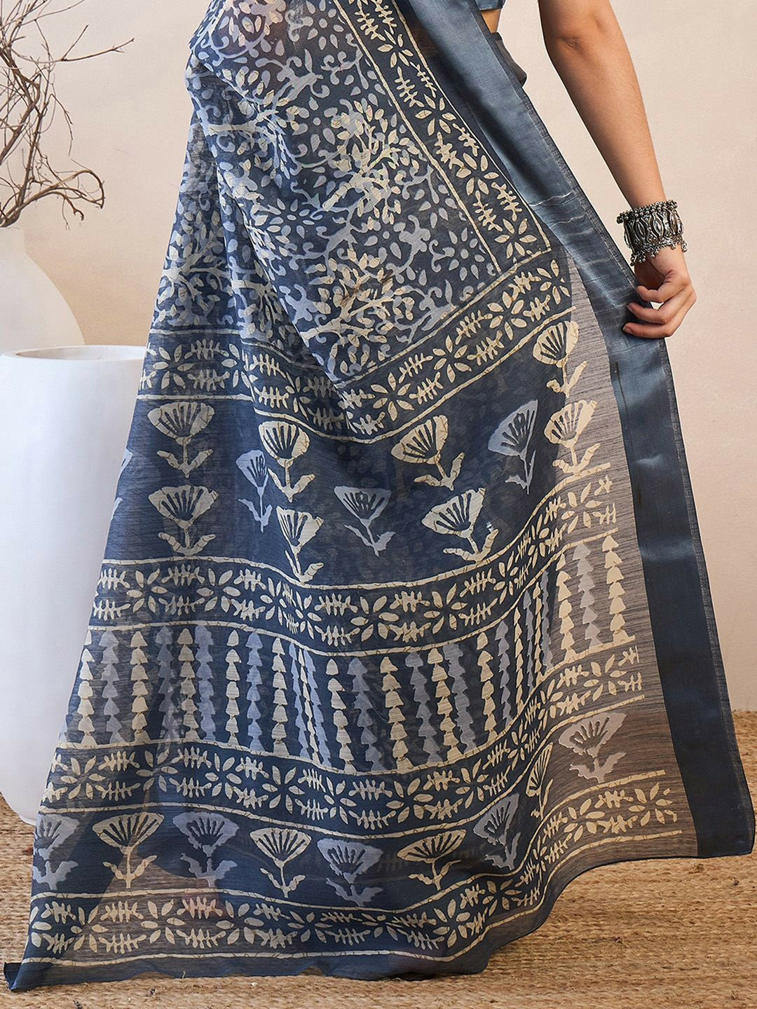 Buy Blue & White Ethnic Motifs Printed Ready to Wear Saree Online – Indiaista