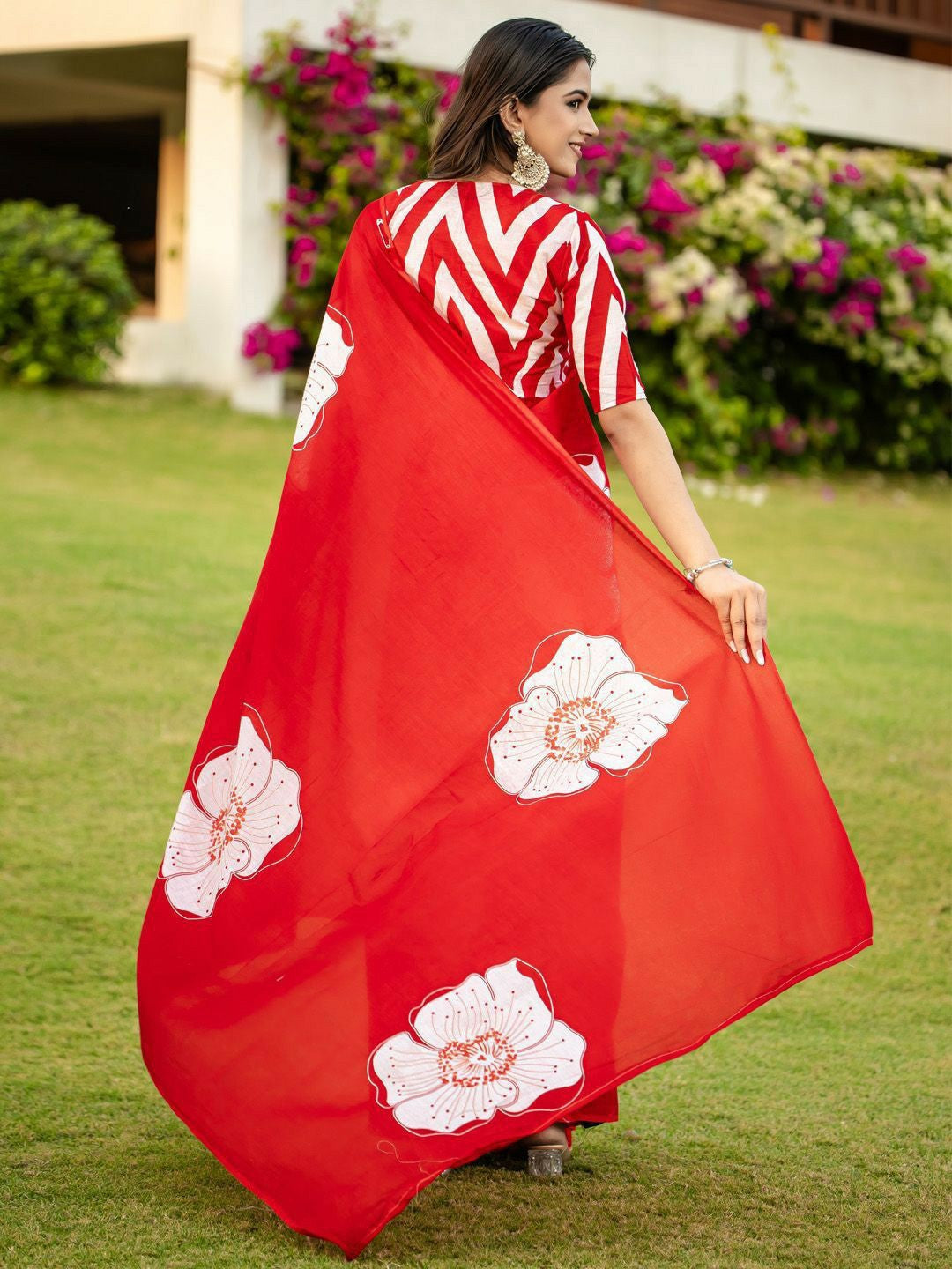Floral Red & White Block Print Saree with Unstitched Blouse Piece