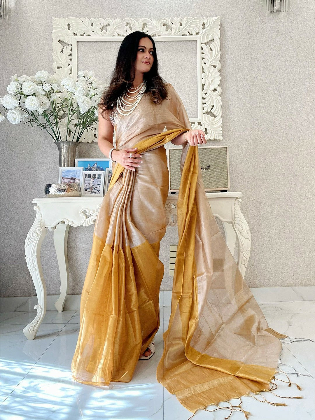 Gold & Beige Colourblocked Printed Tissue Saree with Blouse Piece