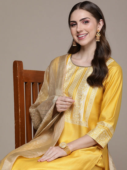 Women’s Yellow Geometric Printed Liva Kurta Set with Palazzos & Dupatta | Indiaista