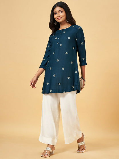 Blue & White Floral Printed Tunic for Women – Round Neck, 3/4 Sleeves, Button Closure | Indiaista