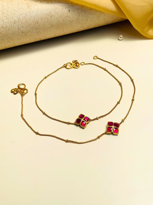 Gold-Plated Antique Anklet with Stone Studs – Traditional Ethnic Jewelry for Women