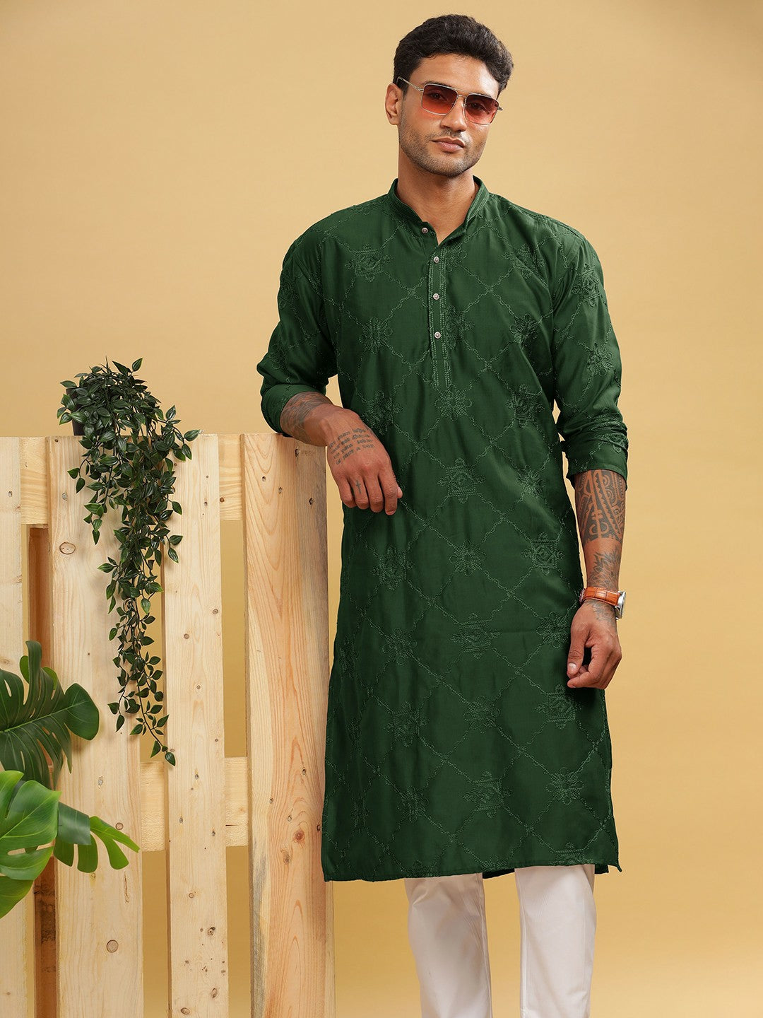 Green Ethnic Motif Embroidered Cotton Kurta with Band Collar