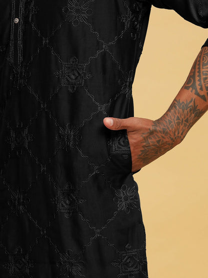 Black Ethnic Motif Embroidered Cotton Kurta with Band Collar