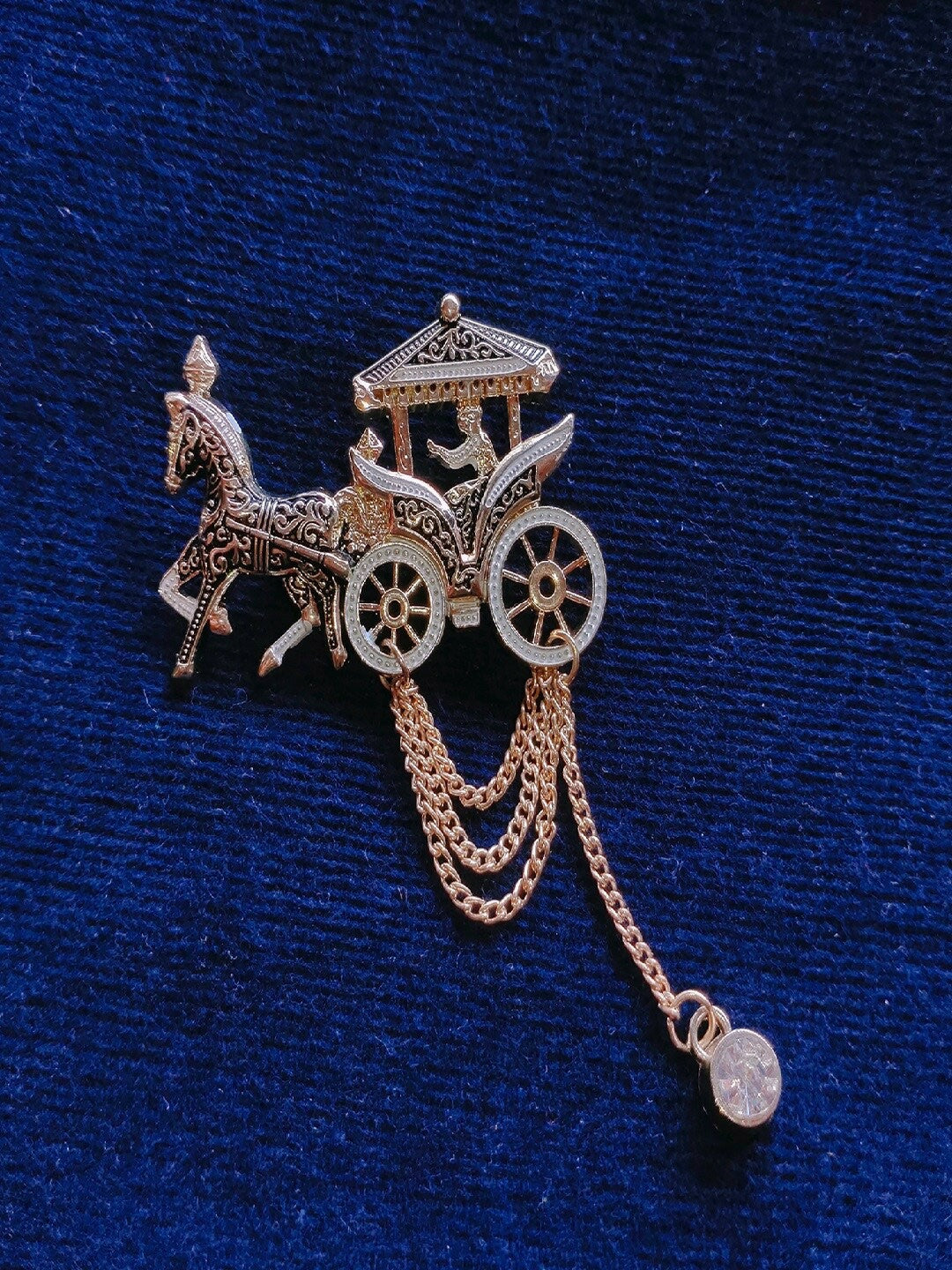 Horse Chariot Chain Sherwani Brooch – Royal Men’s Ethnic Accessory for Weddings & Festive Wear